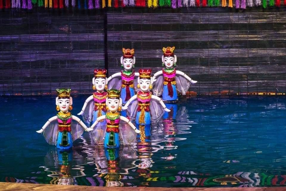 3 places to enjoy water puppet show in Halong Bay