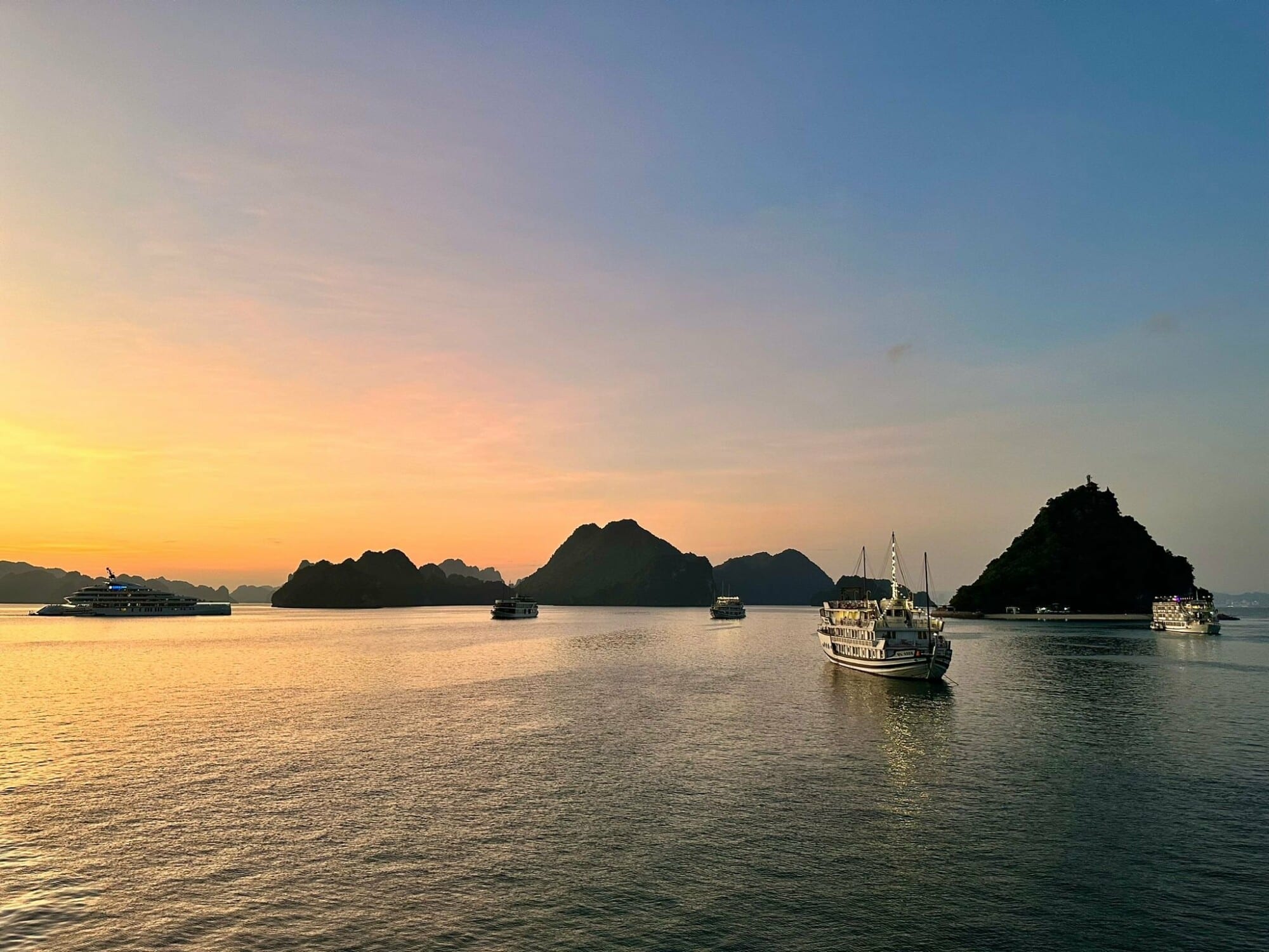 Where to see Sunset and Sunrise in Halong Bay? Halong Bay