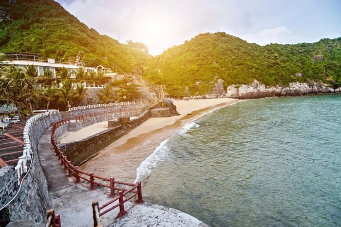 Lan Ha Bay Beach: 7 beaches that you should not missed Halong Bay