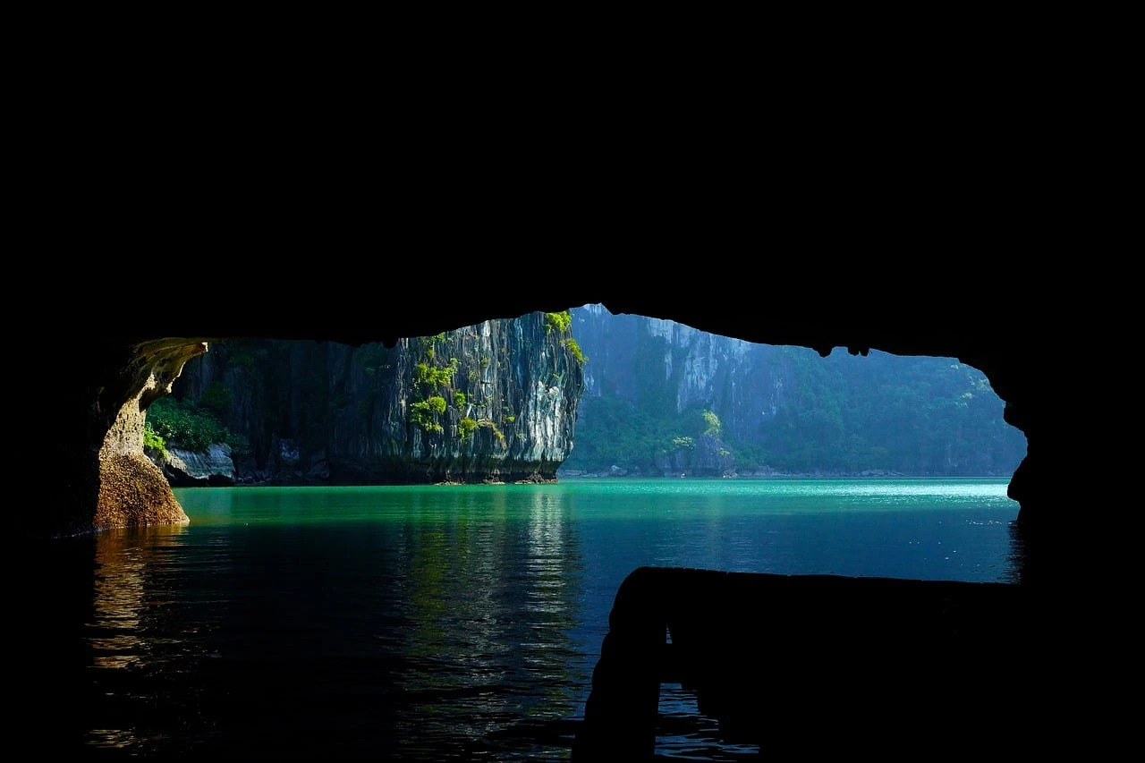 Dark & Bright Cave, Halong Bay: Travel Guide