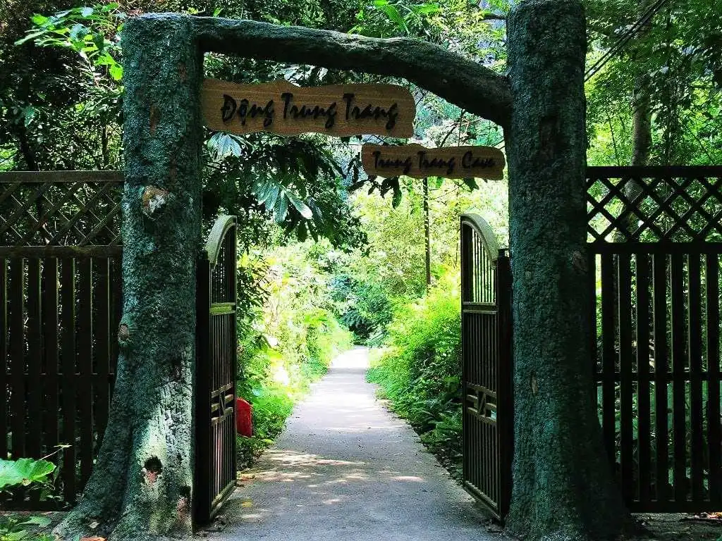 Trung Trang Cave, Halong Bay: Travel Guide